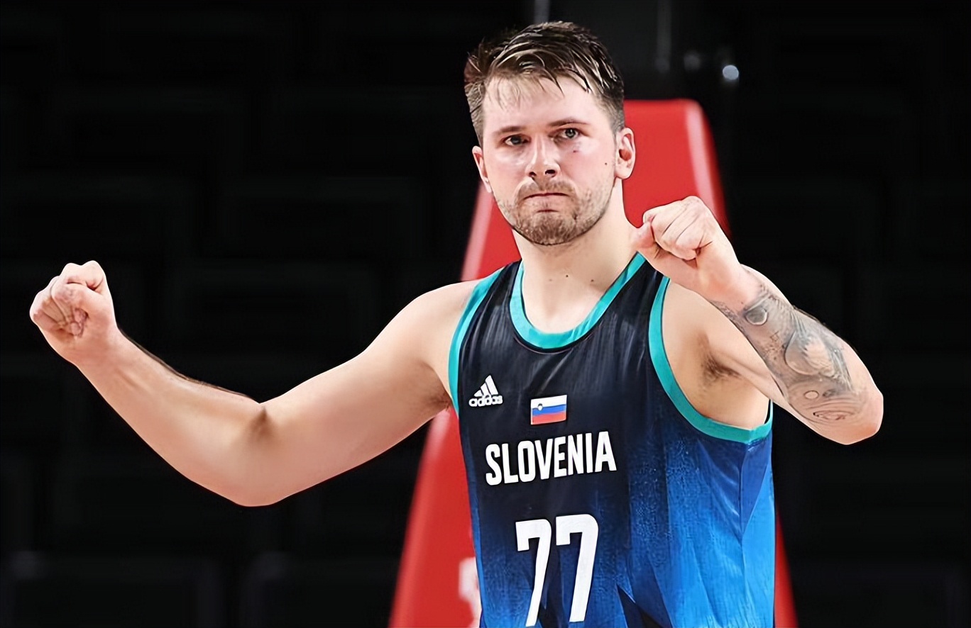 图片报：拜仁正在考察桑托斯19岁的巴西左后卫索萨（拜仁关注桑托斯19岁巴西左后卫索萨，已派员考察）