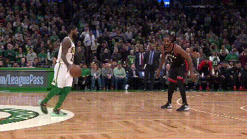 欧冠积分榜分析：小组晋级形势紧张,（欧冠积分榜解读：各组出线形势白热化）