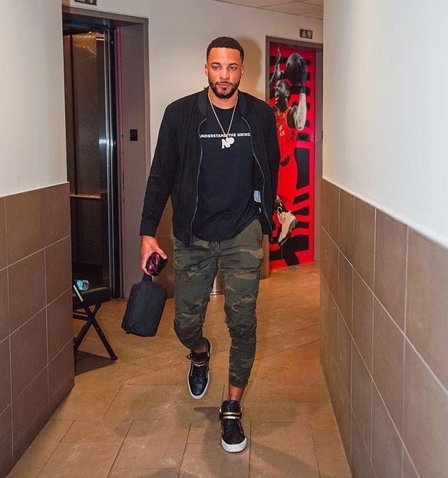 记者：阿隆索执教皇马后常与瓜帅交流；他可能不想小熊留队（记者：阿隆索入主皇马后与瓜帅交流频繁，或无意让小熊留队）