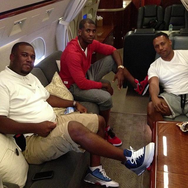 稳扎稳打！威少半场出战15分钟 4中3拿到6分5助（稳健发挥！威少半场出战15分钟，4投3中拿下6分5助攻）