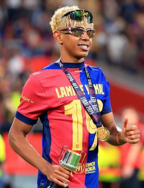 中超赛程更新：关注榜首之争,（中超最新赛程出炉：聚焦榜首大战）