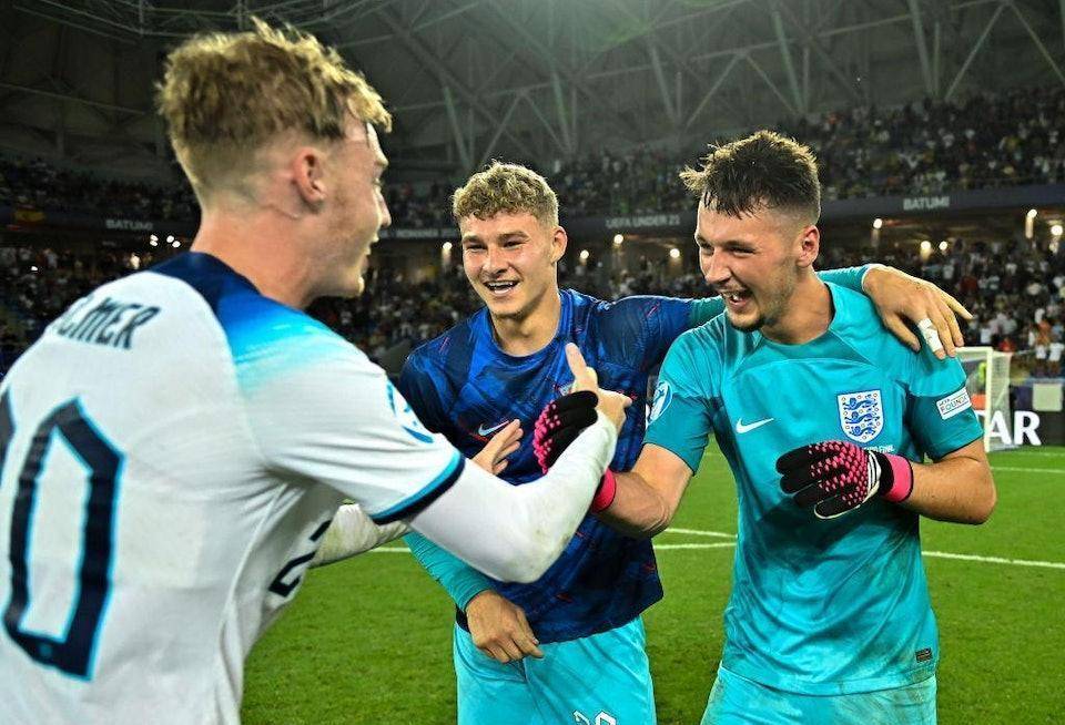 诺伊尔：补时进2球让大家松一口气，是否续约明年3月再考虑（诺伊尔：伤停补时连进两球缓解压力，续约事宜暂定明年3月再议）