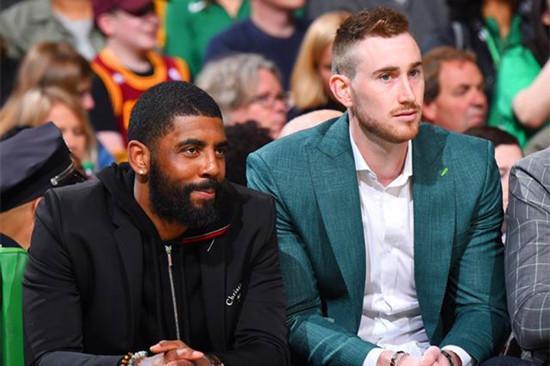 记者：申花将给球员放短假，12月2日重新集中备战广岛三箭（申花为球员安排短暂假期，12月2日再度集结备战广岛三箭）