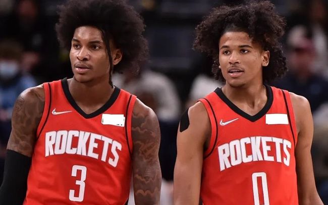 欧冠战报：格鲁克双响，阿贾克斯4-2逆转卡拉巴克收获首胜（欧冠快讯：格鲁克梅开二度 阿贾克斯4-2逆转卡拉巴克迎来首胜）