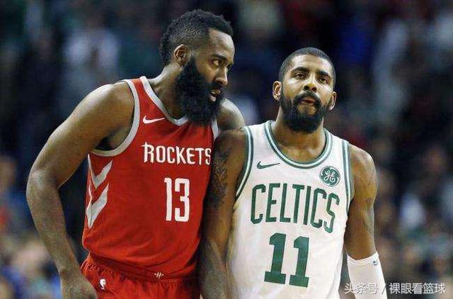 足球断球的最佳时机是什么？（足球比赛中，何时出脚抢断最恰当？）