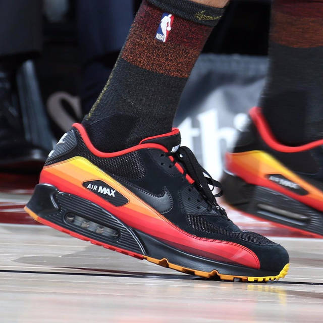 本赛季首次打背靠背？加兰称战鹈鹕自己将连续出场（加兰表示对阵鹈鹕将连续出场，迎来本季首次背靠背）