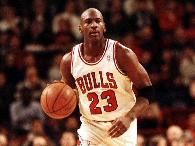 北京半场三分11中8，翟晓川&张才仁同砍11分（北京队半场三分11投8中，翟晓川与张才仁各得11分）