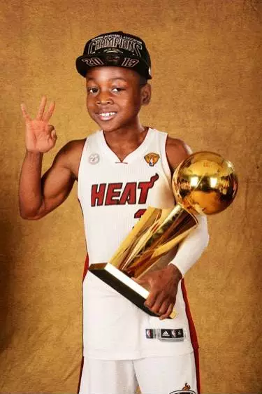 聋人篮球观赛：让我们挥动手语为运动员呐喊（用手语为聋人篮球助威：一起为运动员加油）